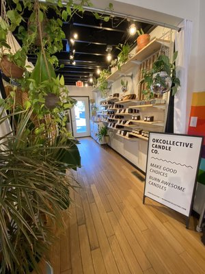 Common Dear (located inside Johnny and June) by null