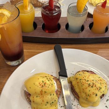 Broken Yolk Cafe - Classic Eggs Benedict - American Near Me - Phoenix, Arizona Broken Yolk Cafe - Classic Eggs Benedict - American Near Me - Phoenix, Arizona