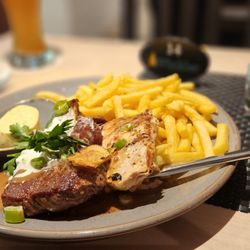 Brauerei Gasthof Winkler - Mixed meat (beef turkey and pork) dinner