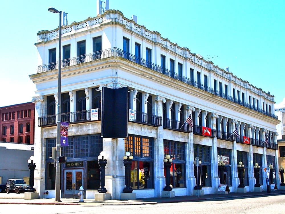 BIG WHISKY SALOON CLOSED 17 Reviews 100 S 9th St,