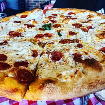 Grimaldi's Pizzeria - White with Garlic Pizza - Pizza Near Me - Grapevine, Texas Grimaldi's Pizzeria - White with Garlic Pizza - Pizza Near Me - Grapevine, Texas