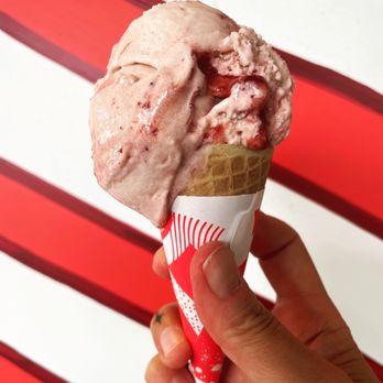 Salt & Straw - strawberry balsamic black pepper - Ice Cream & Frozen Yogurt Near Me - Eugene, Oregon
