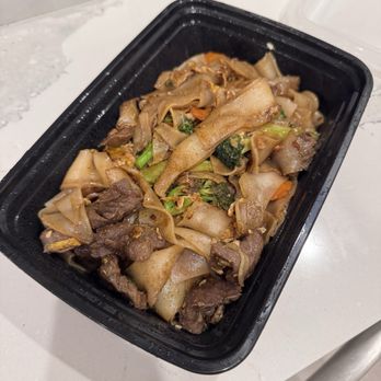 Big Mango Bangkok Kitchen & Bar - Pad See Ew takeout - Thai Near Me - Riverton, Utah