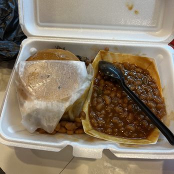 Big Lee’s Barbecue - Chopped brisket sandwich and baked beans - Barbeque Near Me - Ocala, Florida
