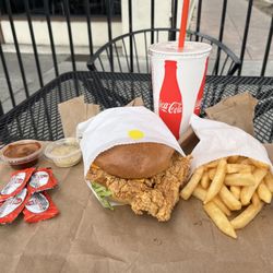 Fresh Tray - 02. Cheese Chicken Burger Meal
