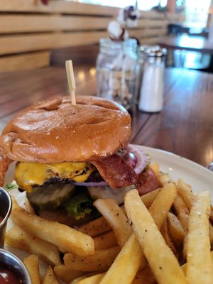 The Midnight Shift Restaurant & Bar by null