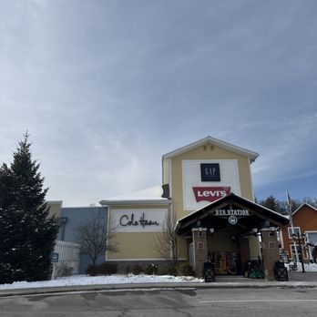 Merrimack Premium Outlets - Outlet Stores Near Me - Merrimack, New Hampshire