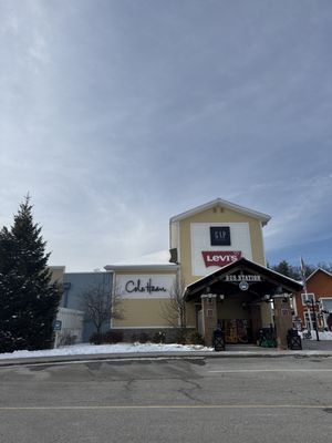 Merrimack Premium Outlets by null