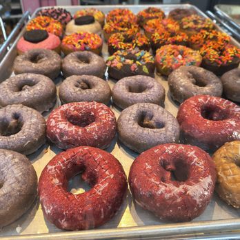 Natomas Donuts - We came in late at night, and they still had a bunch of treats to pick from! (I got a chocolate bar with chocolate chips) - Donuts Near Me - Sacramento, California