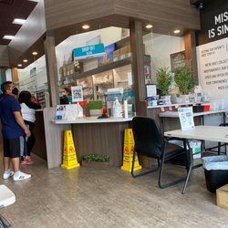 986 Pharmacy - Drop off counter
