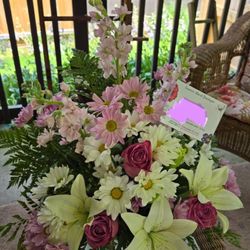 Laura's Floral Boutique - Flowers