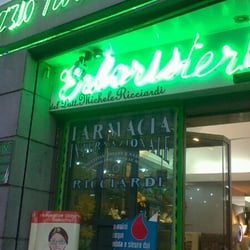 Farmacia Internazionale Ricciardi - Ingresso della farmacia