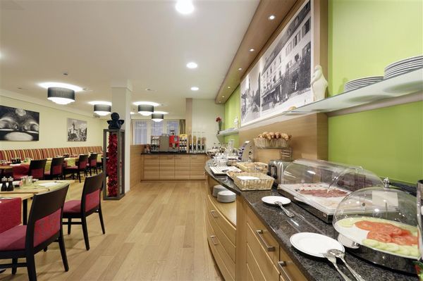 Hotel Bahnhof by null