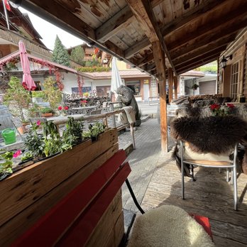 Onkel Tom's Hütte - Patio seating - Pizza Near Me - Grindelwald, BE Onkel Tom's Hütte - Patio seating - Pizza Near Me - Grindelwald, BE