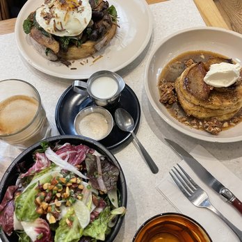 Dandy - Mushroom Toast, Ricotta Pancakes, Side Salad - Breakfast & Brunch Near Me - Montreal, Quebec Dandy - Mushroom Toast, Ricotta Pancakes, Side Salad - Breakfast & Brunch Near Me - Montreal, Quebec