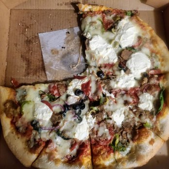 Fellini's Pizza - This is not a large pie.  Not returning!! - Pizza Near Me - Atlanta, Georgia
