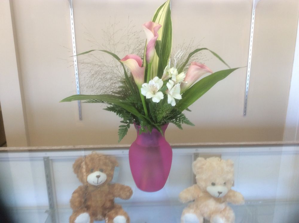 MISTY’S HOUSE OF FLOWERS Updated September 2024 13 Photos 2705 N