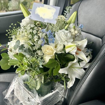 The Mossy Niche - Flower arrangement - Florists Near Me - Monrovia, California The Mossy Niche - Flower arrangement - Florists Near Me - Monrovia, California
