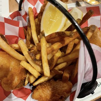 St. Clair Supper Club - Wisconsin fish fry - American Near Me - Chicago, Illinois