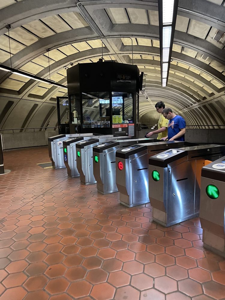 WOODLEY PARKZOO/ADAMS METRO STATION 40 Photos & 37 Reviews