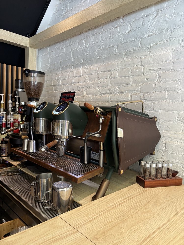 Suprema Coffee Roastery Image