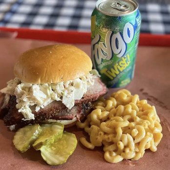 Full Rack Barbecue - Classic Brisket Sandwich with a side of Mac and cheese - Food Trucks Near Me - St. Clair Shores, Michigan
