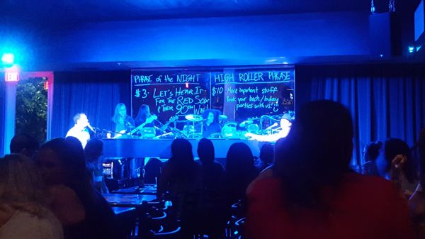 D's Keys Dueling Pianos & Sing Along Bar by null