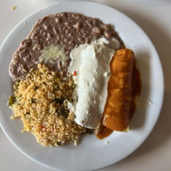 Tequila’s Town - Nice overview of my meal - 2 chicken enchiladas with red and white sauce. - Tex-Mex Near Me - Jacksonville, Florida Tequila’s Town - Nice overview of my meal - 2 chicken enchiladas with red and white sauce. - Tex-Mex Near Me - Jacksonville, Florida