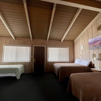 Bristlecone Motel - 2 queen and 1 twin room - Hotels Near Me - Big Pine, California Bristlecone Motel - 2 queen and 1 twin room - Hotels Near Me - Big Pine, California