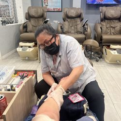 Envy Nail - She's getting these shin splints!
