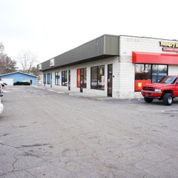 Hungry Howie's Pizza - Easy parking on site