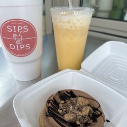 Sips & Dips - Reese's cookies and 2 drinks!