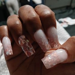 Dream's Nail - Excellent work staff. Cecilia did my nail just like I wanted it, and was a friendly staff highly recommend