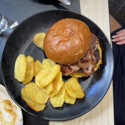 Restaurante Alcázar - Burger. It was surprisingly good.