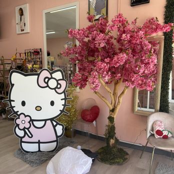 Twentysixpetals - Hello kitty decor - Flowers & Gifts Near Me - East Los Angeles, California Twentysixpetals - Hello kitty decor - Flowers & Gifts Near Me - East Los Angeles, California