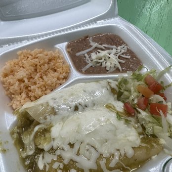 La Familiar Restaurant y Panadería - Chicken enchiladas (green) - Mexican Near Me - Dallas, Texas La Familiar Restaurant y Panadería - Chicken enchiladas (green) - Mexican Near Me - Dallas, Texas
