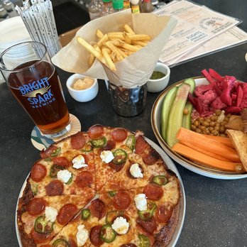 Bright Spark Brewing - Snack Plate, Hot Honey Pepperoni Pizza, Fries - Breweries Near Me - Ventura, California Bright Spark Brewing - Snack Plate, Hot Honey Pepperoni Pizza, Fries - Breweries Near Me - Ventura, California