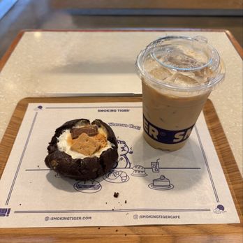 Smoking Tiger Bread Factory - Tiger Latte / 타이거 라떼 - Coffee & Tea Near Me - Cerritos, California