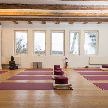 Sylvies Yoga - Kraft tanken und den Körper kräftigen - Yoga Near Me - Nürtingen, BW Sylvies Yoga - Kraft tanken und den Körper kräftigen - Yoga Near Me - Nürtingen, BW