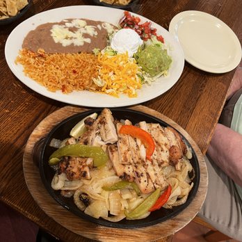 Mexican Inn Cafe - Chicken fajitas with all the fixin's - Mexican Near Me - Fort Worth, Texas