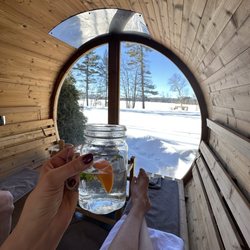 Wolf Cove Inn - Outdoor Oasis Sauna with a view!