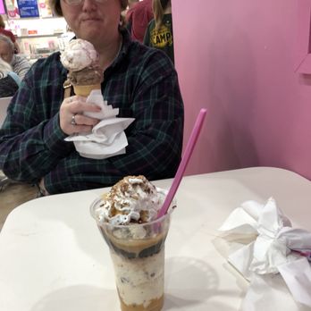 Baskin-Robbins - My beautiful wife on date night w a cone and I tried the Reese's sundae. - Ice Cream & Frozen Yogurt Near Me - Waco, Texas
