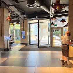 Novotel - Canary Wharf - Main lobby and reception area