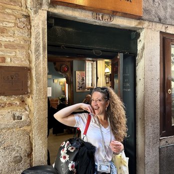 Savor Italy Tours - Anna definitely knows how to pose. - Food Tours Near Me