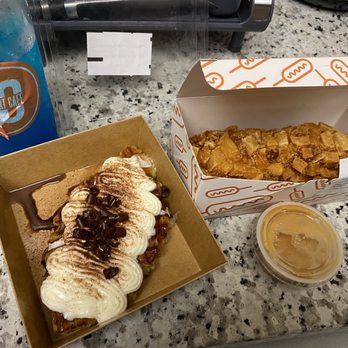 Dessert Cafe Concord - Blue Raspberry Lemonade, Tiramisu Cream Croffle, Potato Original Hot Dog (R1PO) with special sauce - Desserts Near Me - Concord, California