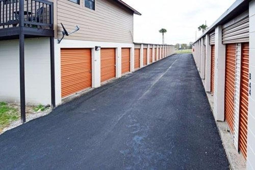 STORAGE ZONE SELF STORAGE AND BUSINESS CENTERS Updated October 2024