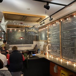 Worthy Kitchen - Queue up to order.