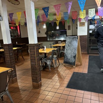 Ixtapan Mexican Restaurant - Inside dining area. - Mexican Near Me - Mount Pleasant, Wisconsin