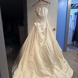 Hector & Maria Tailor Shop - They threw my wedding dress in the washing machine.