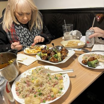 Chef Mi - Pineapple fried rice, General Tau chicken - Chinese Near Me - St. Catharines, Ontario